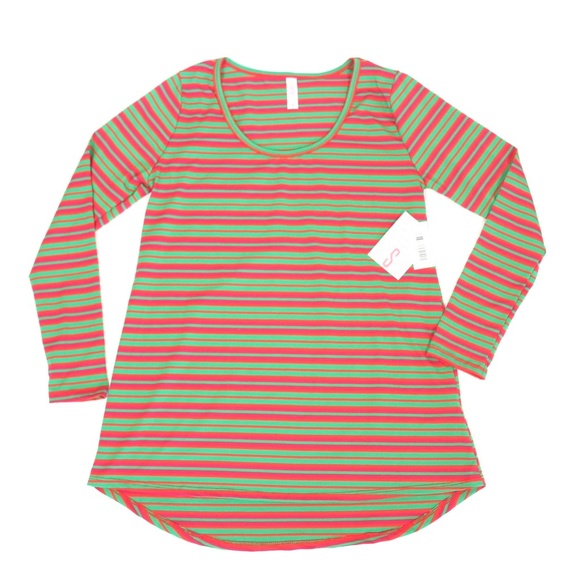 LuLaRoe Tops - NWT Lynnae shirt {LuLaRoe}
